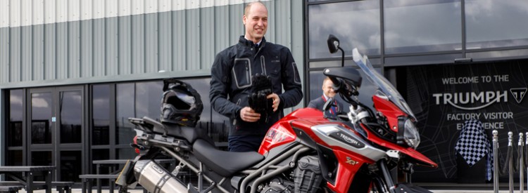 Adeliger Besuch: Prinz William zu Gast bei Triumph